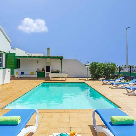 Femes Playa Blanca (Lanzarote)