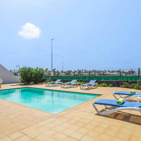 Femes Playa Blanca (Lanzarote)